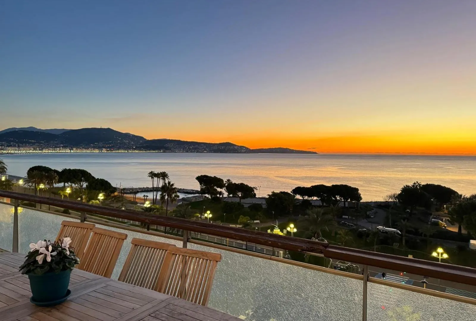 Nice, Exceptional Sea View, Top Floor, Parking 0*, Nice France